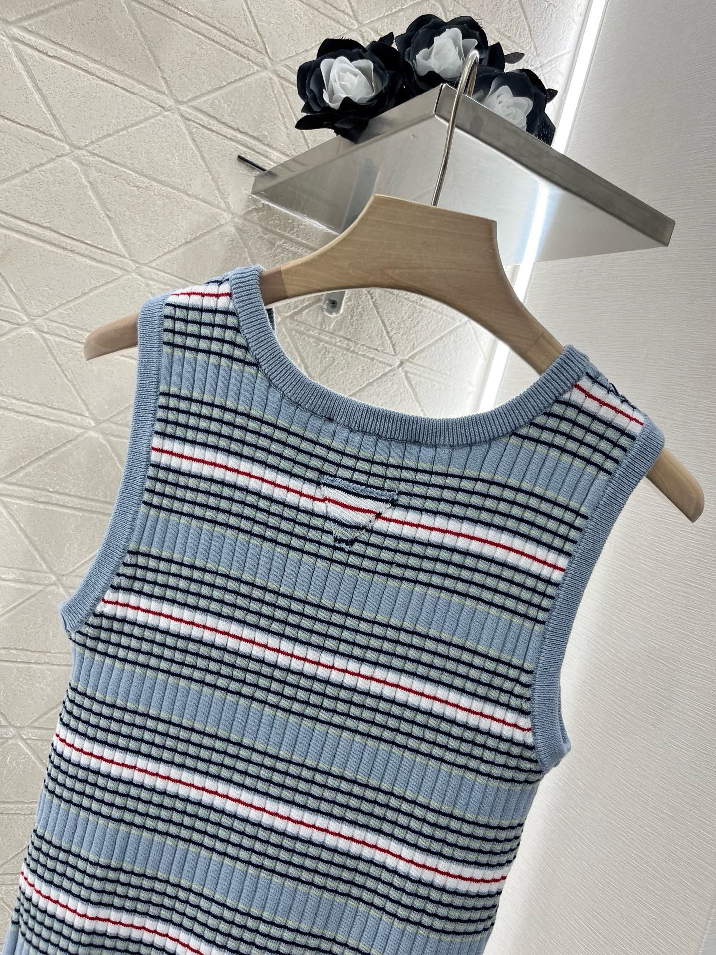 2025SS New Arrival Striped Knitted Vest