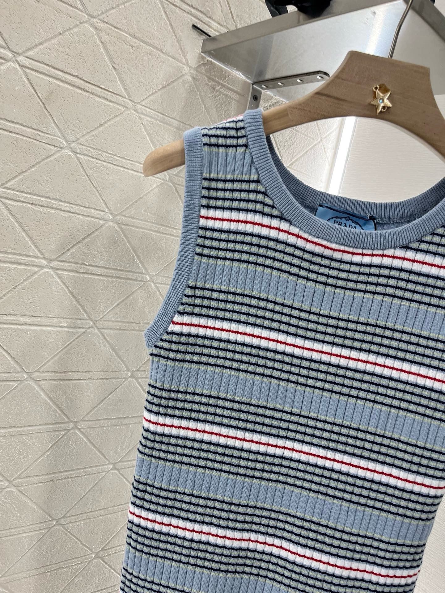 2025SS New Arrival Striped Knitted Vest
