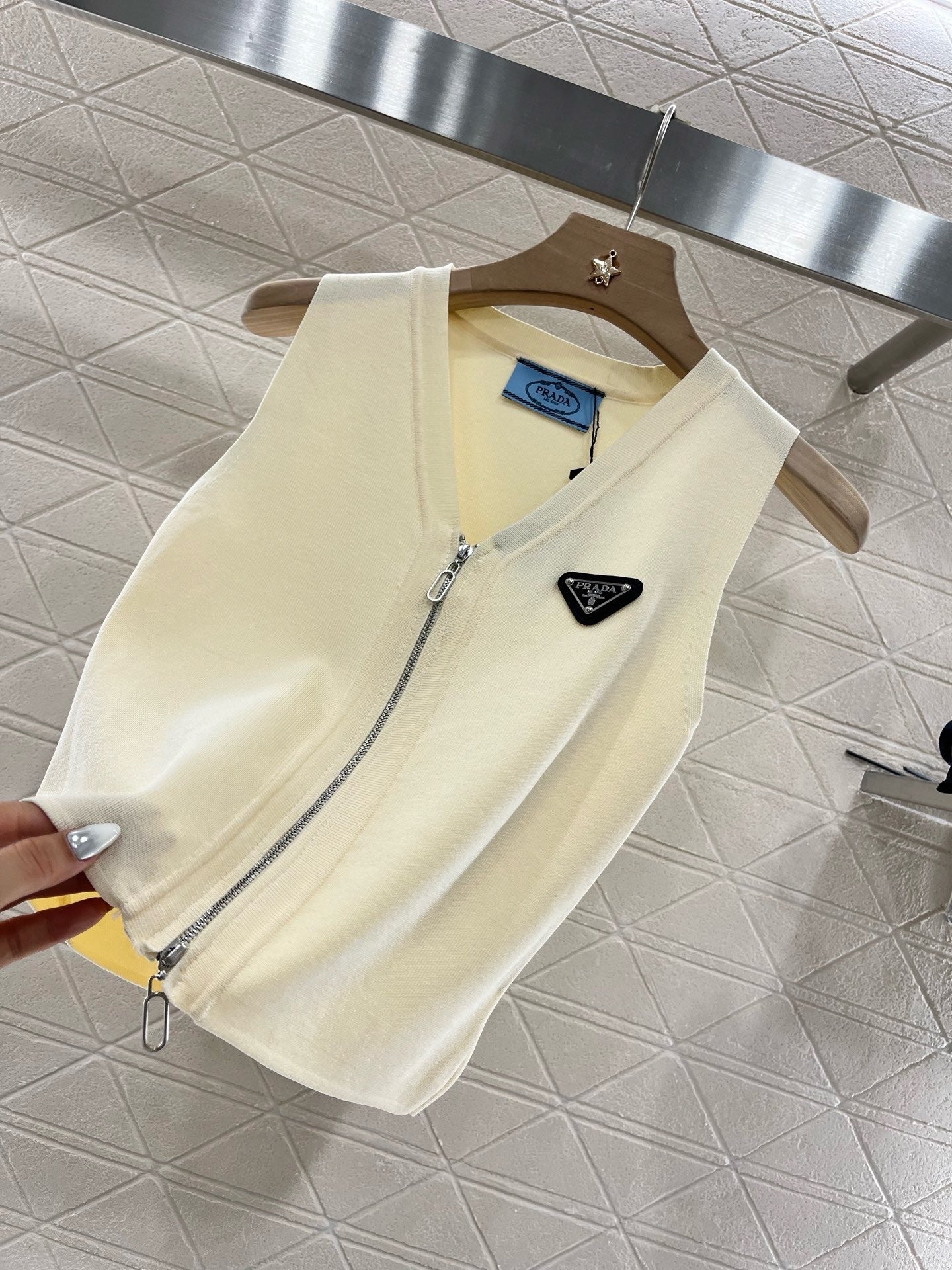 2025SS New Arrival Zipper Knit Vest