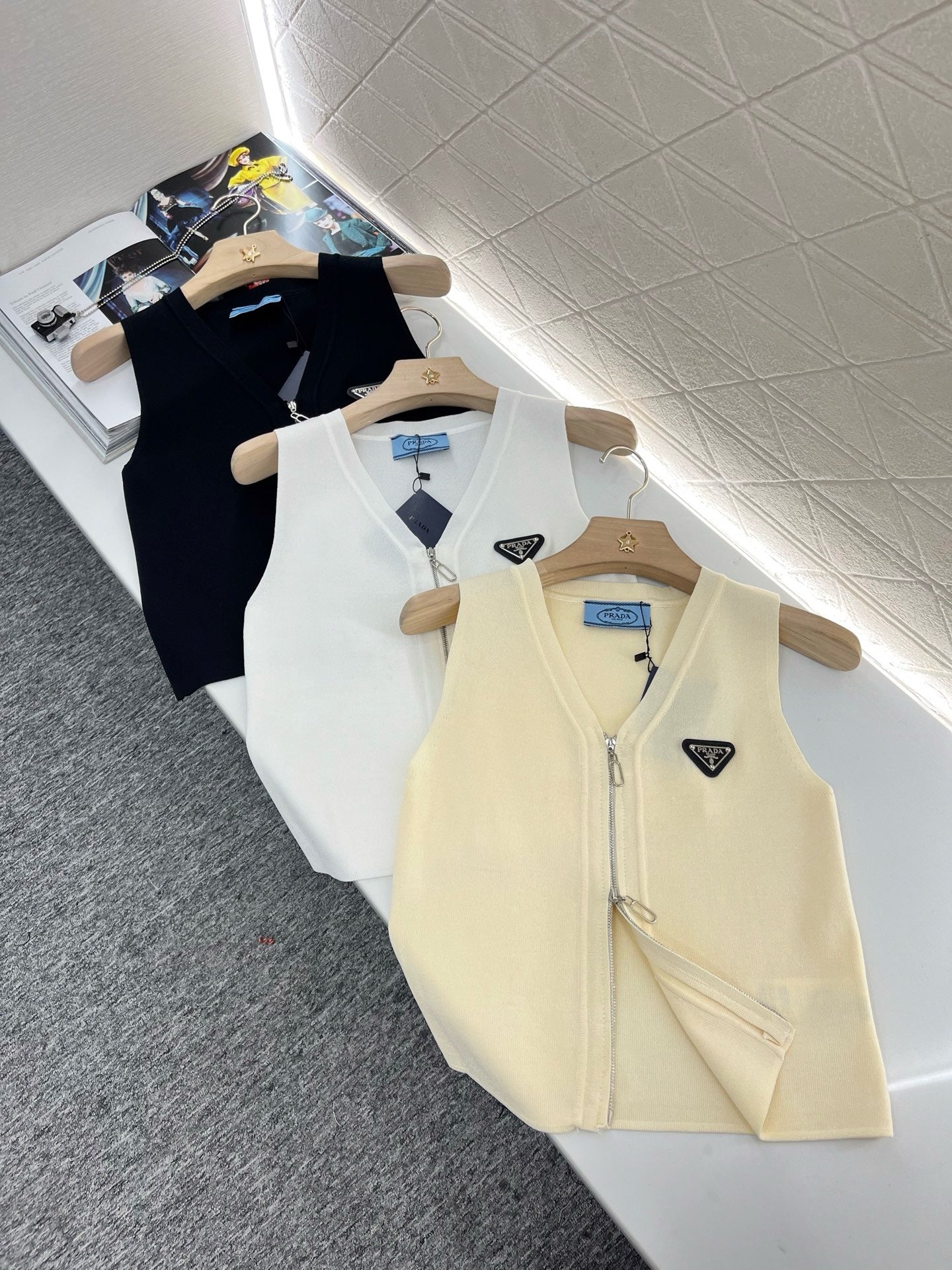 2025SS New Arrival Zipper Knit Vest