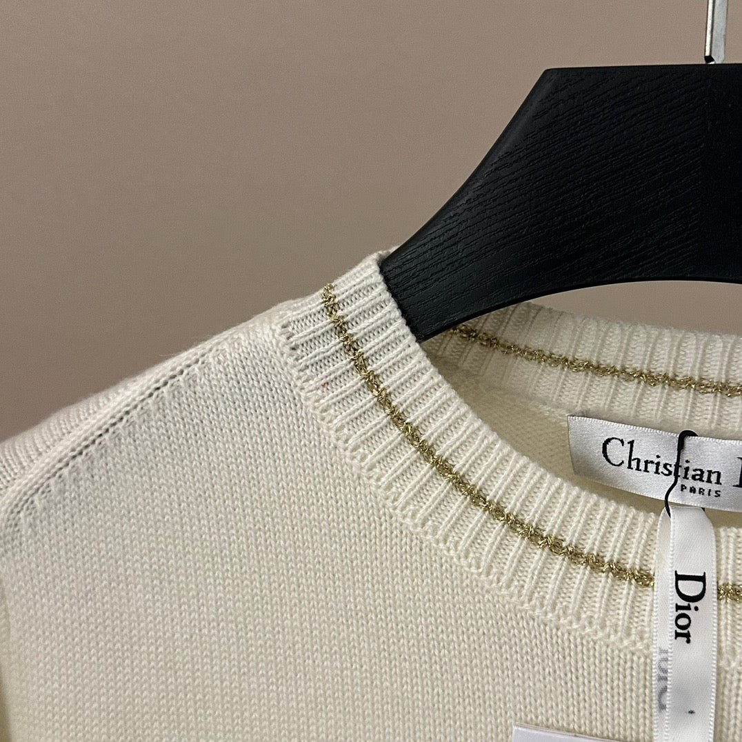 D* New Round Neck Sweater Short Sleeve