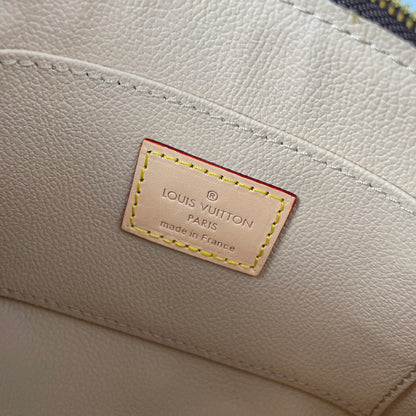 cosmetic bag