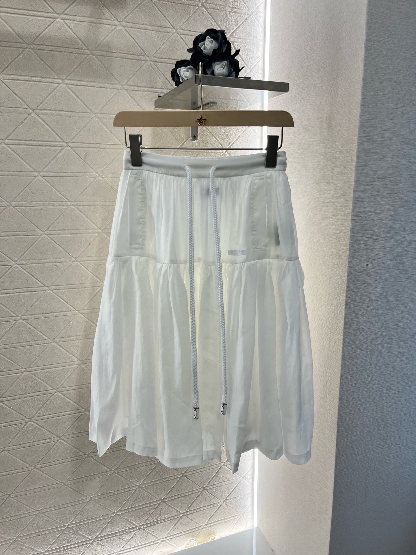 New Arrival Drawstring White Skirt