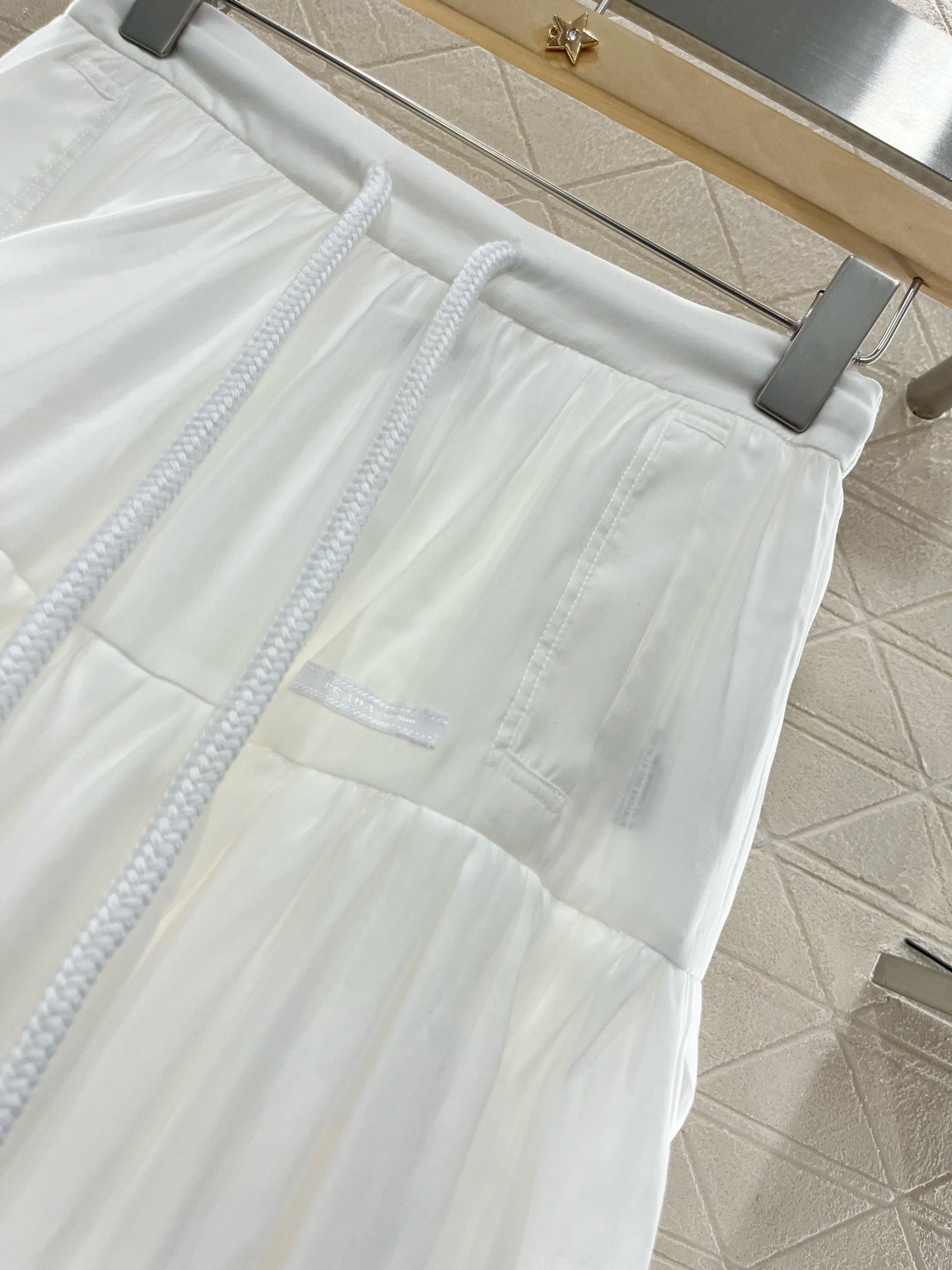 New Arrival Drawstring White Skirt
