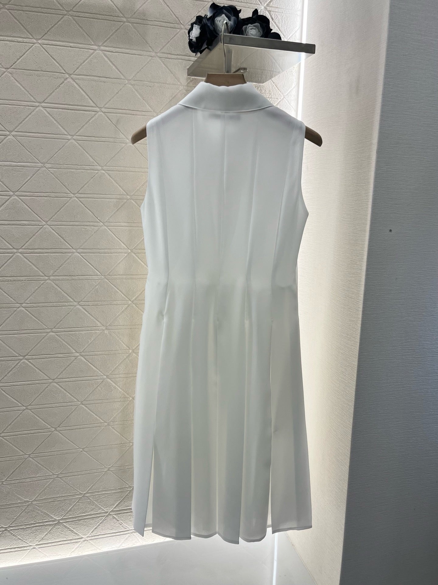 L* New arrival Lapel sleeveless white dress