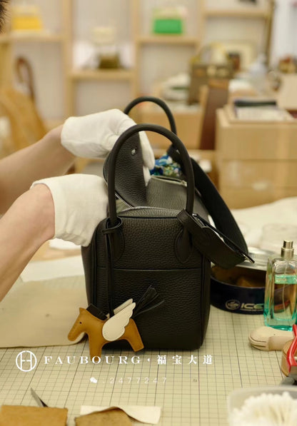 Hand-stitched Lindy TC leather black