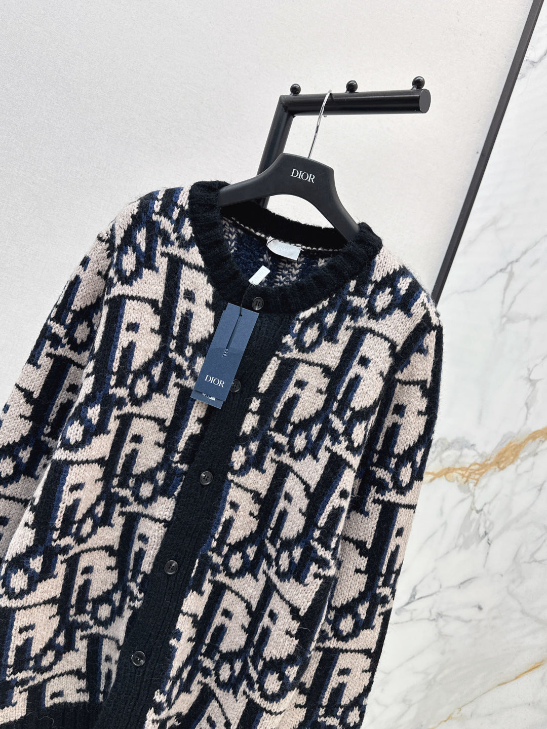 CD New knitted cardigan