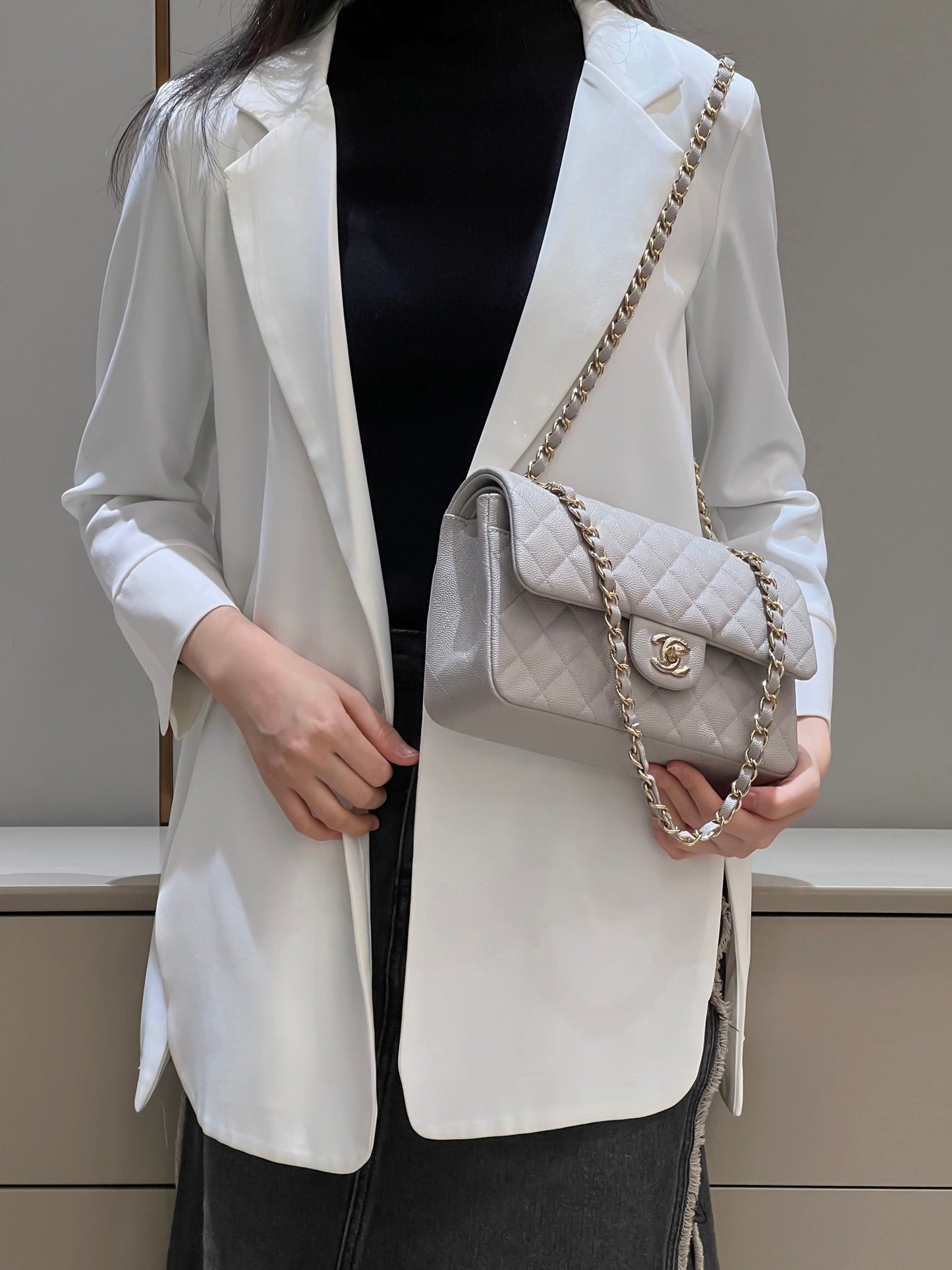 CH  SMALL CLASSIC HANDBAG 23 Small Grained Calfskin Elephant Gray
