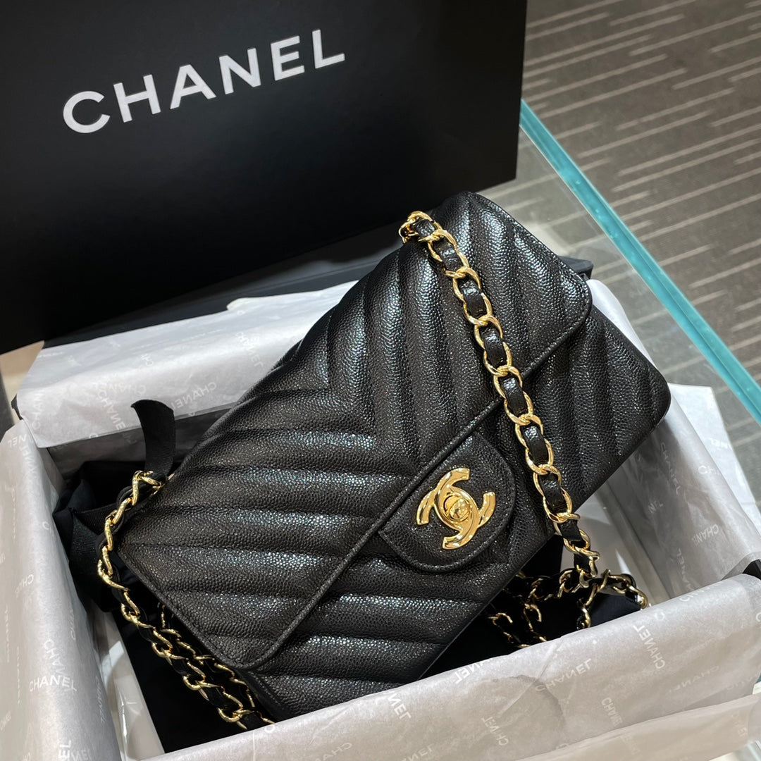 CH MINI CLASSIC HANDBAG 20 Small Grained Calfskin V Pattern Black