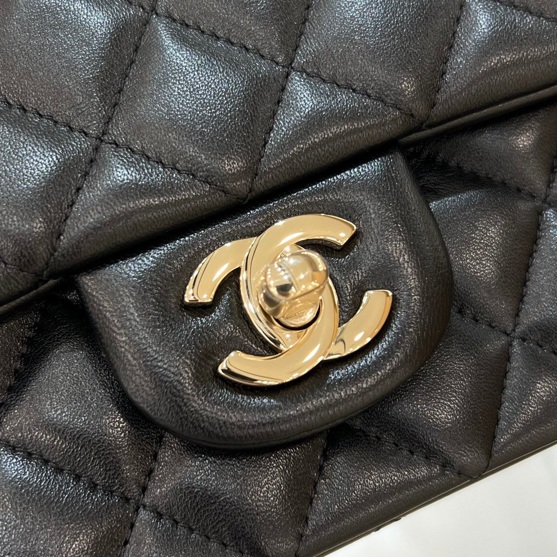 CH MINI CLASSIC HANDBAG 20 Lambskin Black