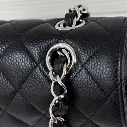 CH  SMALL CLASSIC HANDBAG 23 Grained Calfskin Black