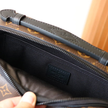 louis S Lock Messenger bag