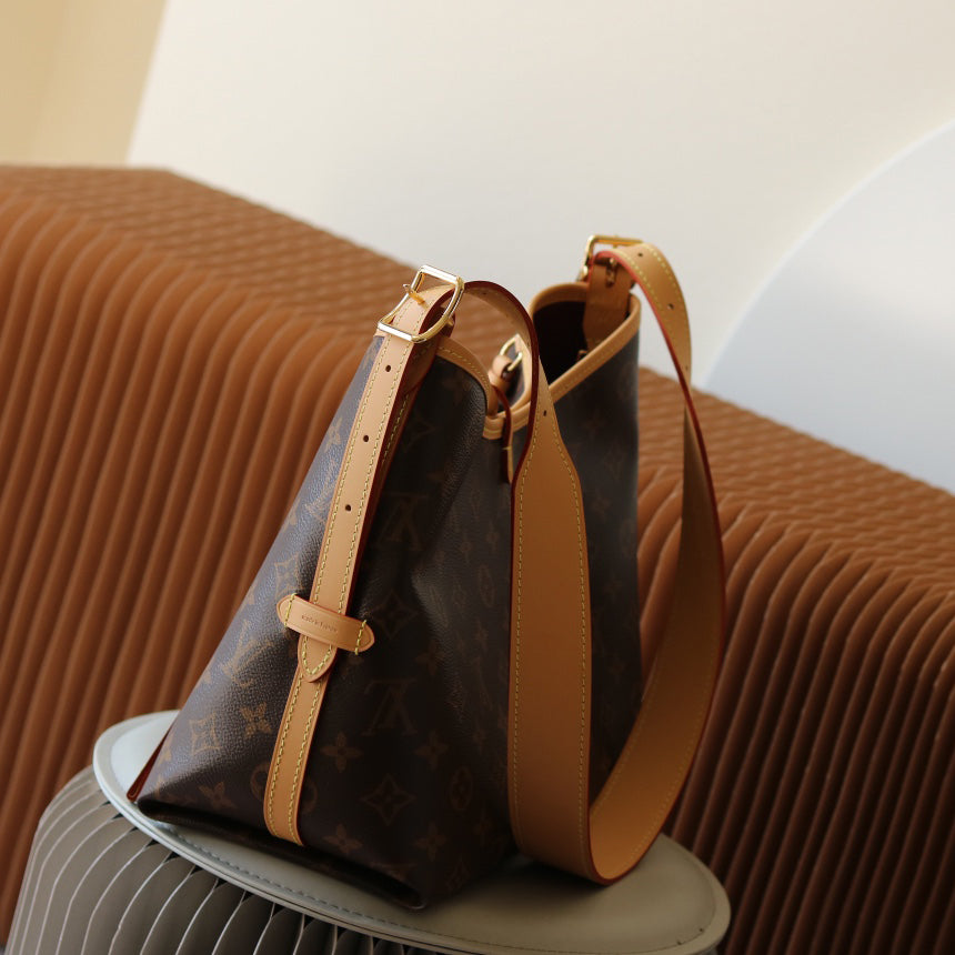 louis CarryAll PM Bag