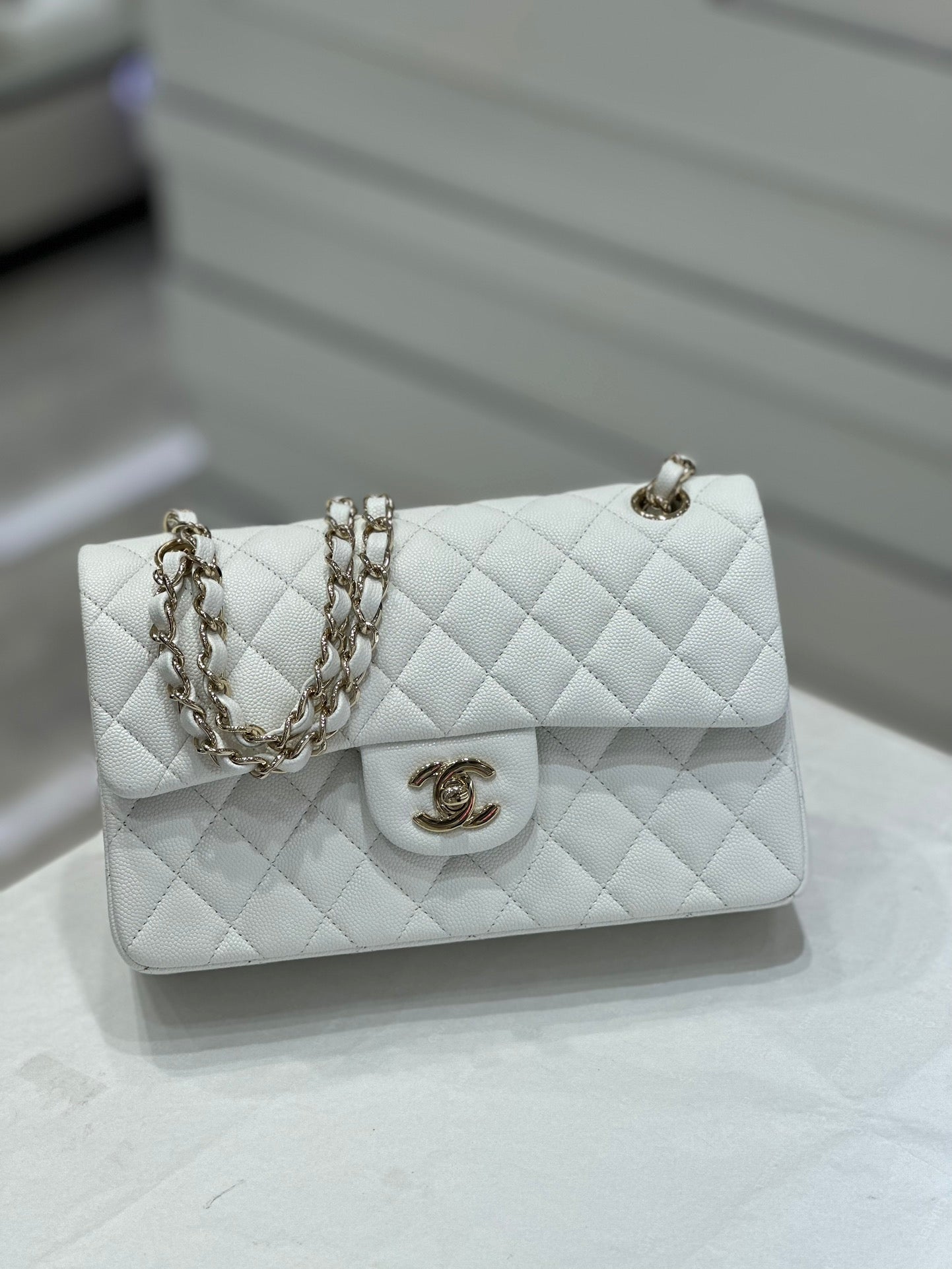 CH SMALL CLASSIC HANDBAG 23 Small Grained Calfskin White