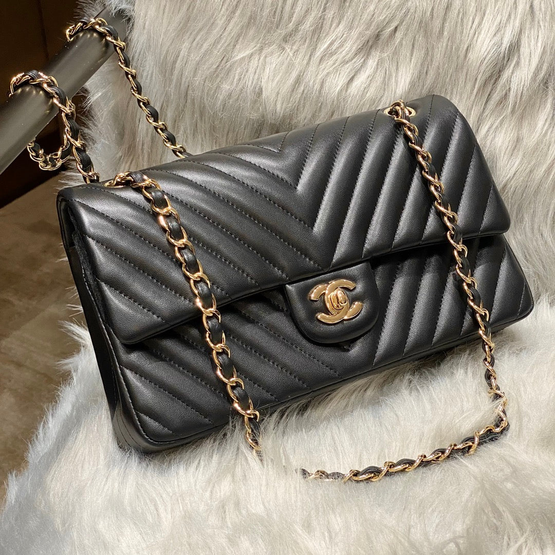 CH CLASSIC 11.12 HANDBAG 25.5 Lambskin V Pattern Black