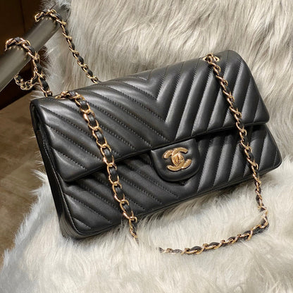 CH CLASSIC 11.12 HANDBAG 25.5 Lambskin V Pattern Black