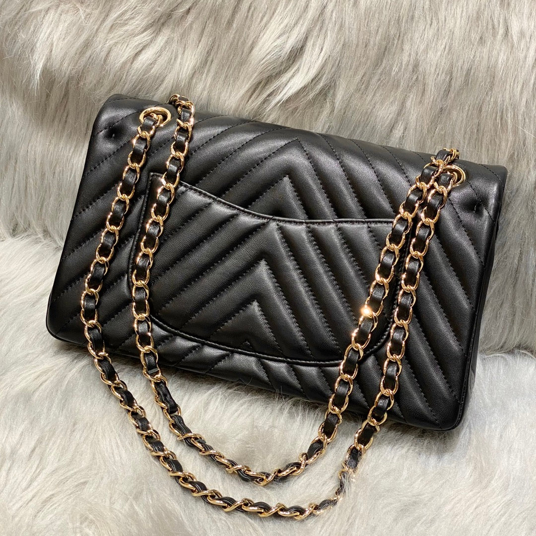 CH CLASSIC 11.12 HANDBAG 25.5 Lambskin V Pattern Black
