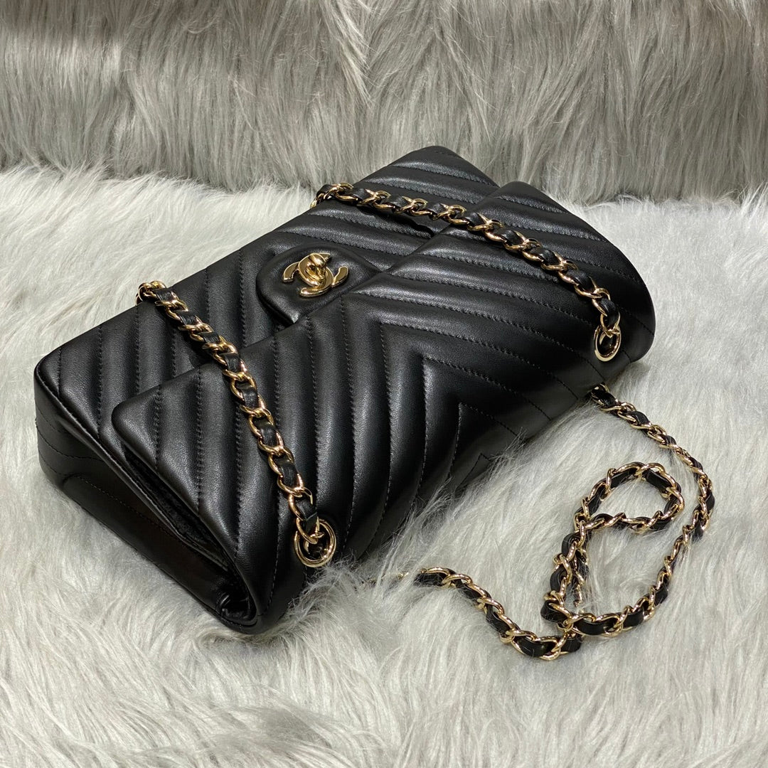 CH CLASSIC 11.12 HANDBAG 25.5 Lambskin V Pattern Black
