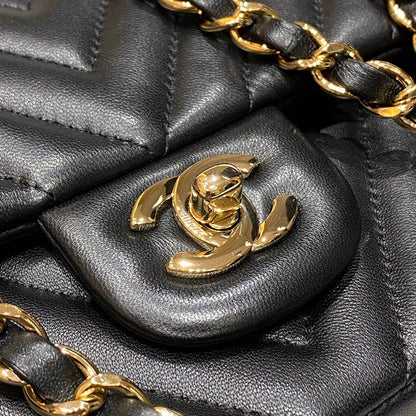 CH CLASSIC 11.12 HANDBAG 25.5 Lambskin V Pattern Black