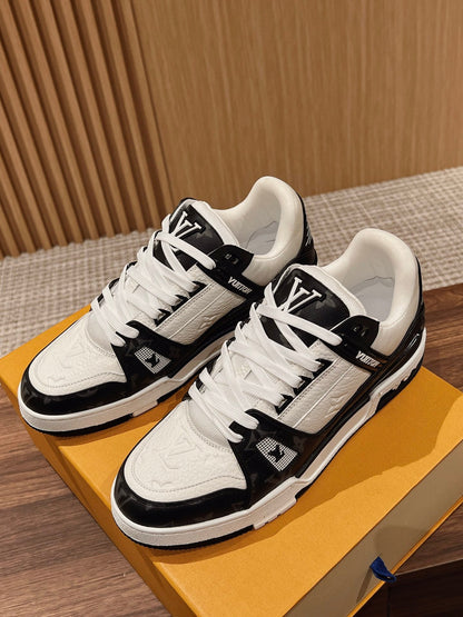 Couple's 𝘁𝗿𝗮𝗶𝗻𝗲𝗿 series latest sports shoes