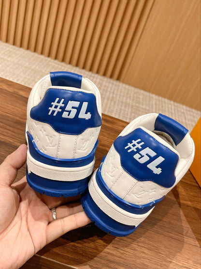 Couple's 𝘁𝗿𝗮𝗶𝗻𝗲𝗿 series latest sports shoes