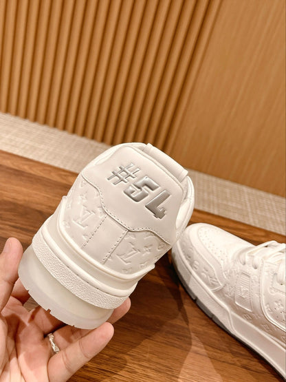 Couple's 𝘁𝗿𝗮𝗶𝗻𝗲𝗿 series latest sports shoes