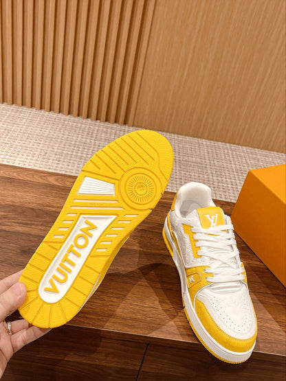 Couple's 𝘁𝗿𝗮𝗶𝗻𝗲𝗿 series latest sports shoes