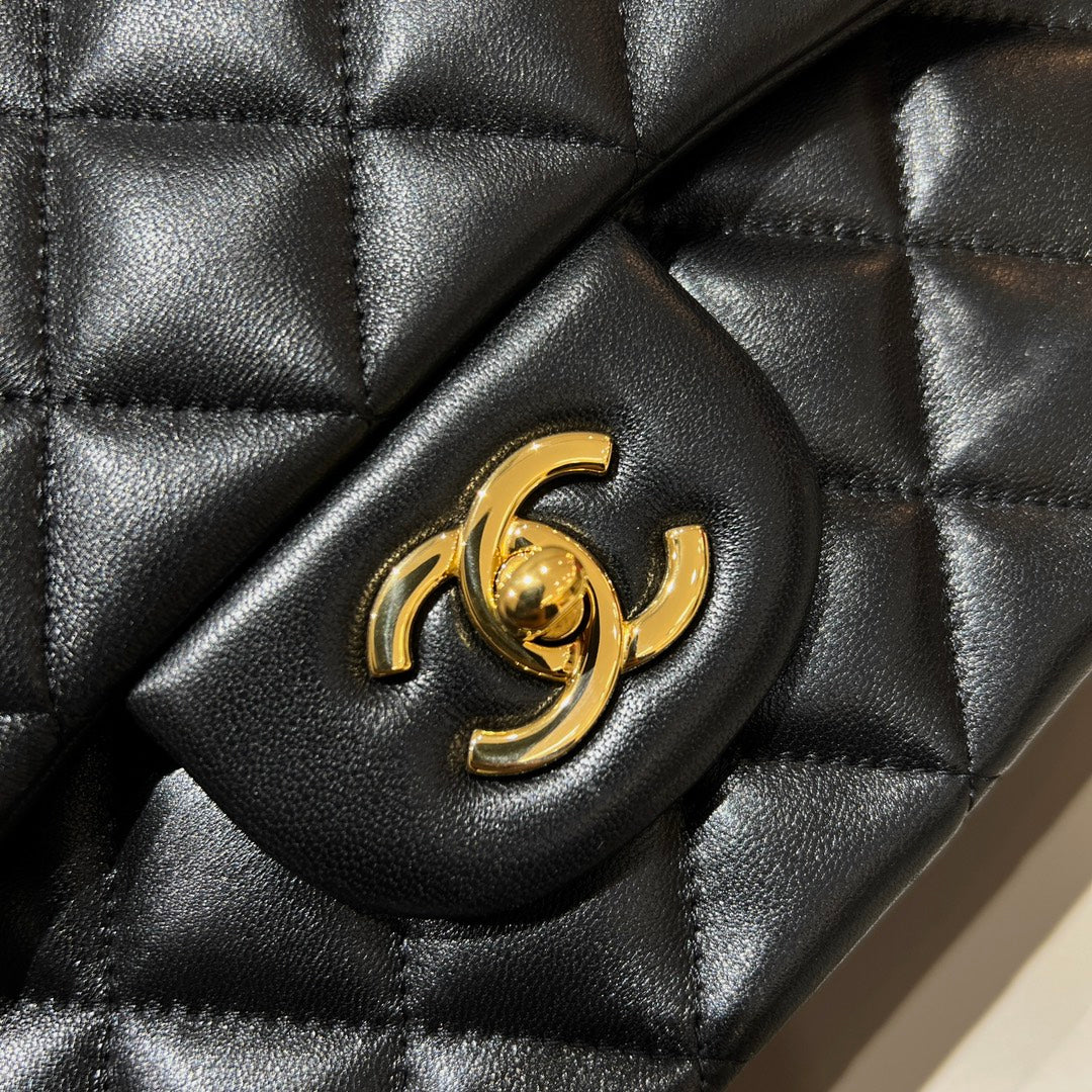 CH  MAXI CLASSIC HANDBAG 33 Lambskin Black