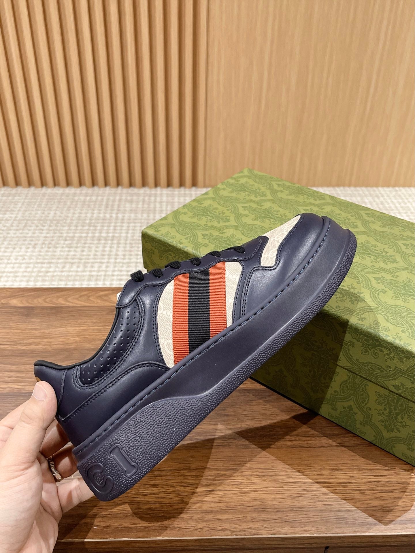 Couple's 𝐂𝐡𝐮𝐧𝐤𝐲 Gucc latest biscuit shoes