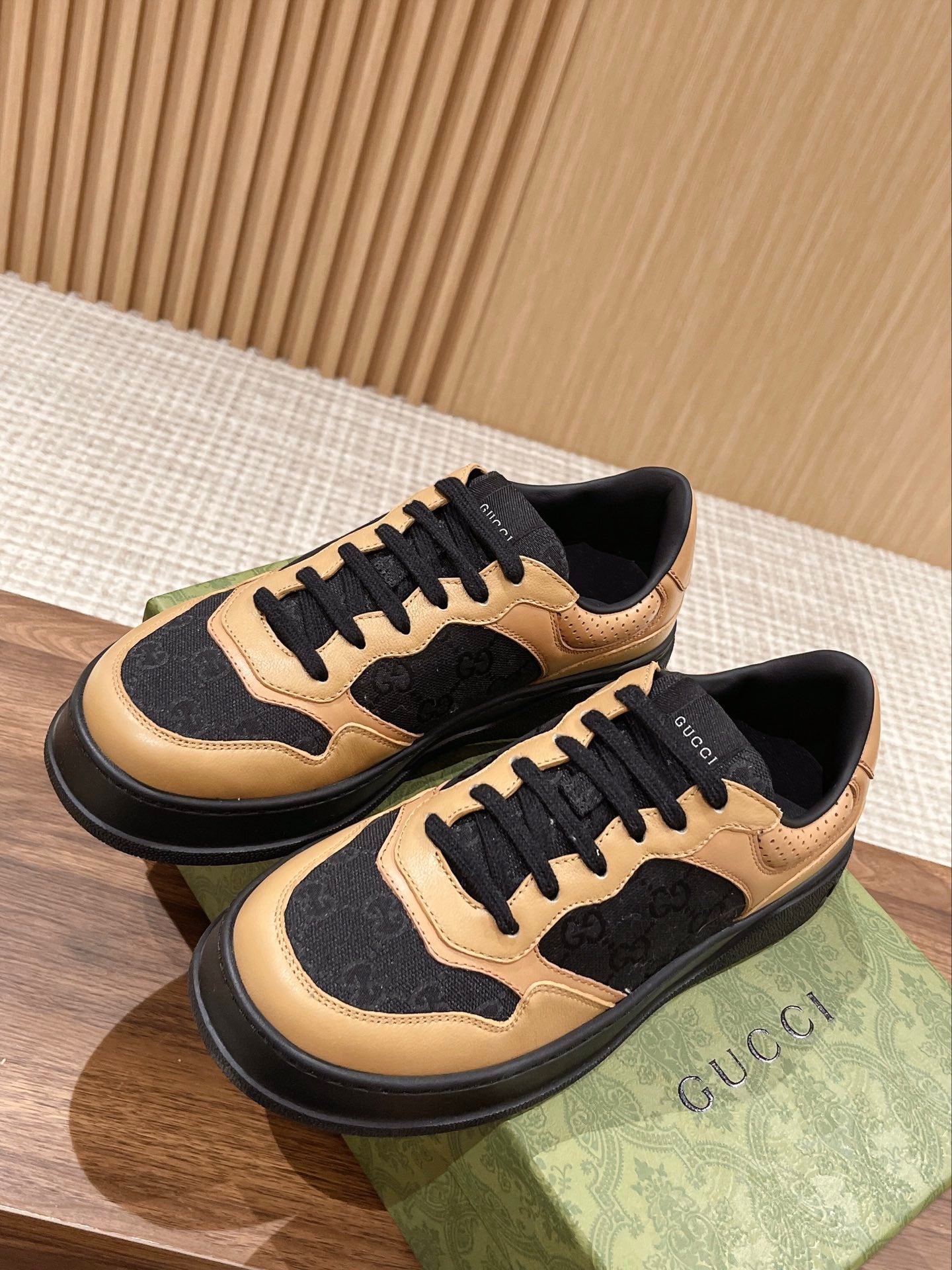 Couple's 𝐂𝐡𝐮𝐧𝐤𝐲 Gucc latest biscuit shoes