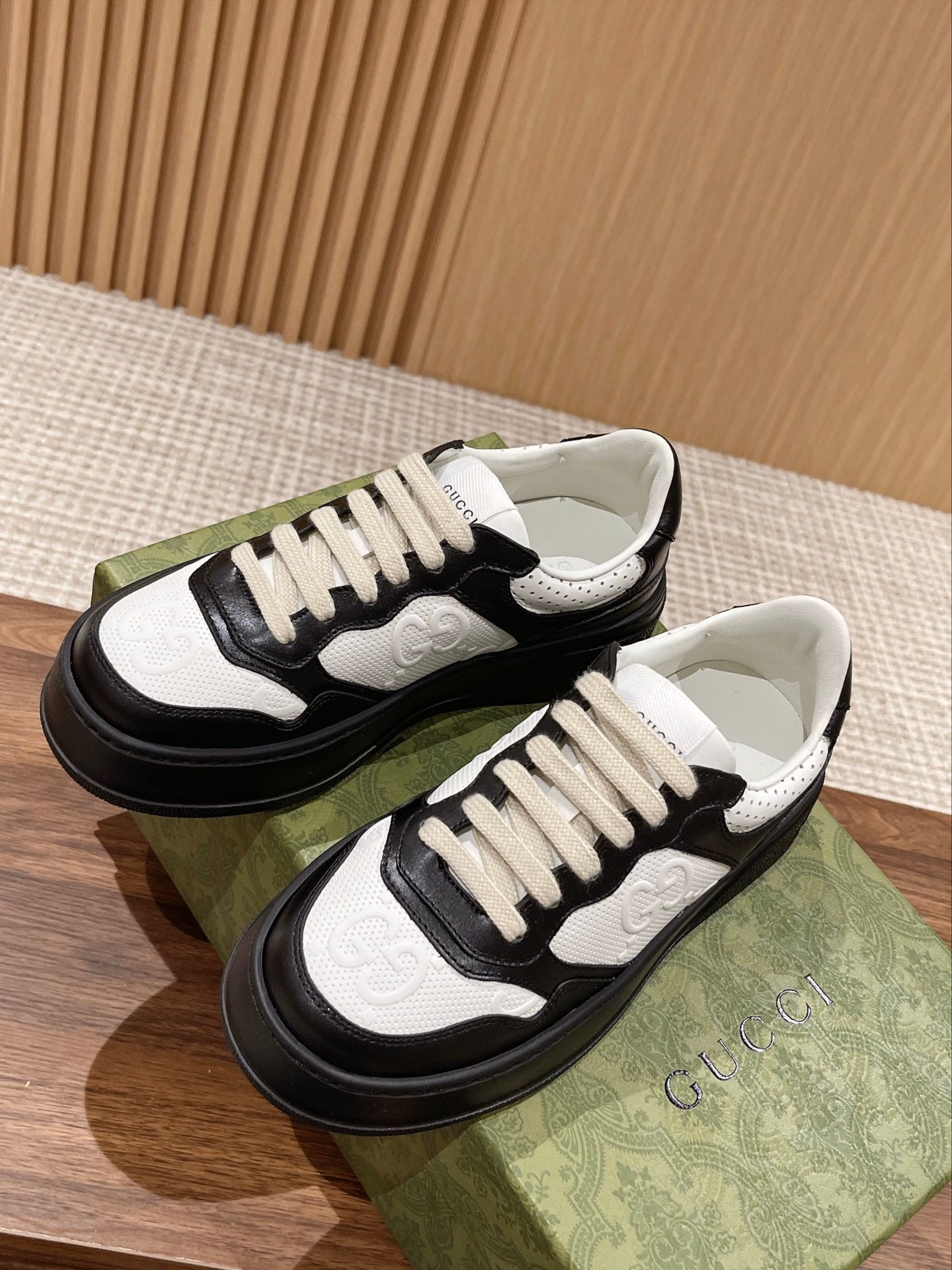 Couple's 𝐂𝐡𝐮𝐧𝐤𝐲 Gucc latest biscuit shoes