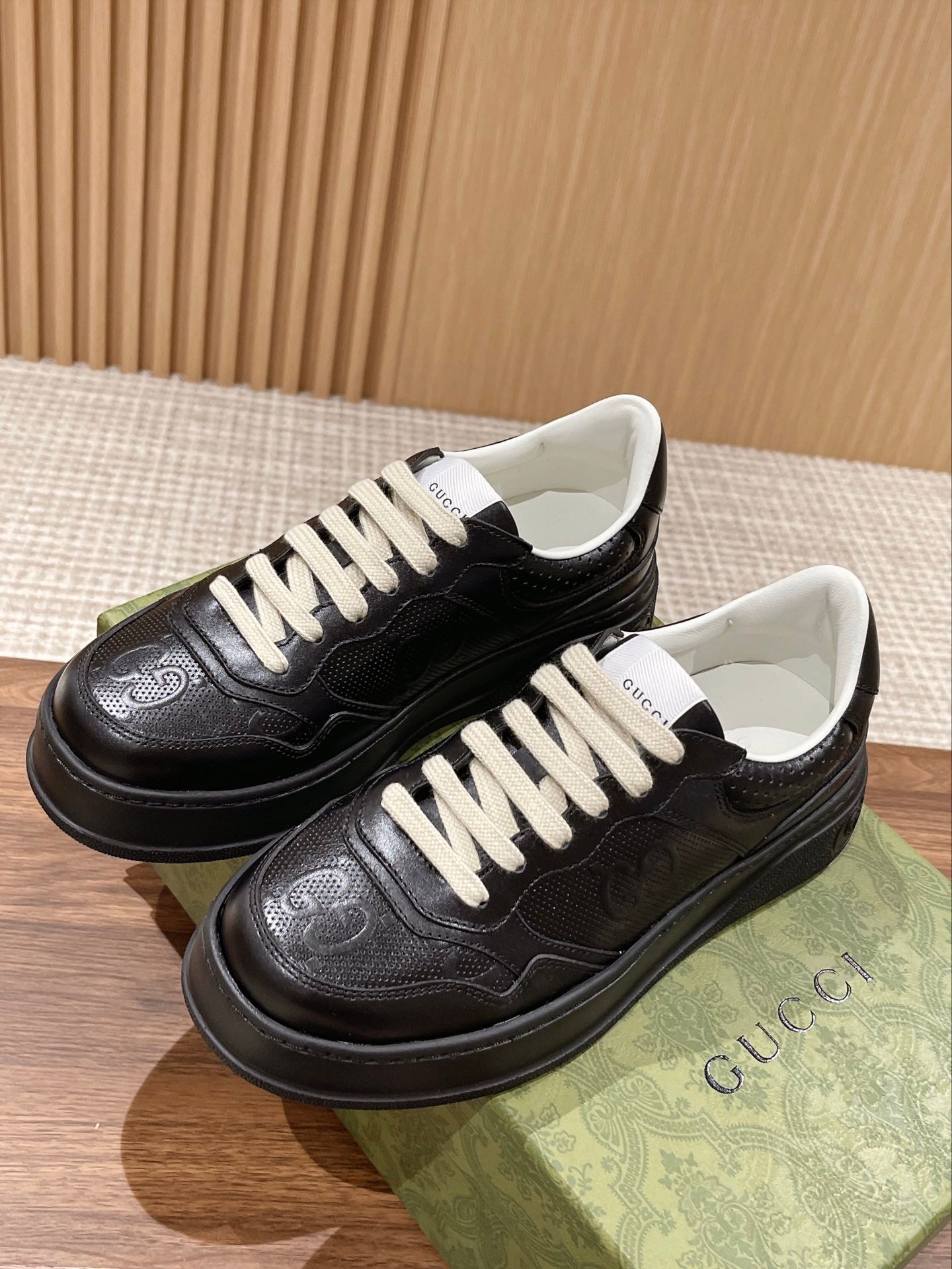 Couple's 𝐂𝐡𝐮𝐧𝐤𝐲 Gucc latest biscuit shoes