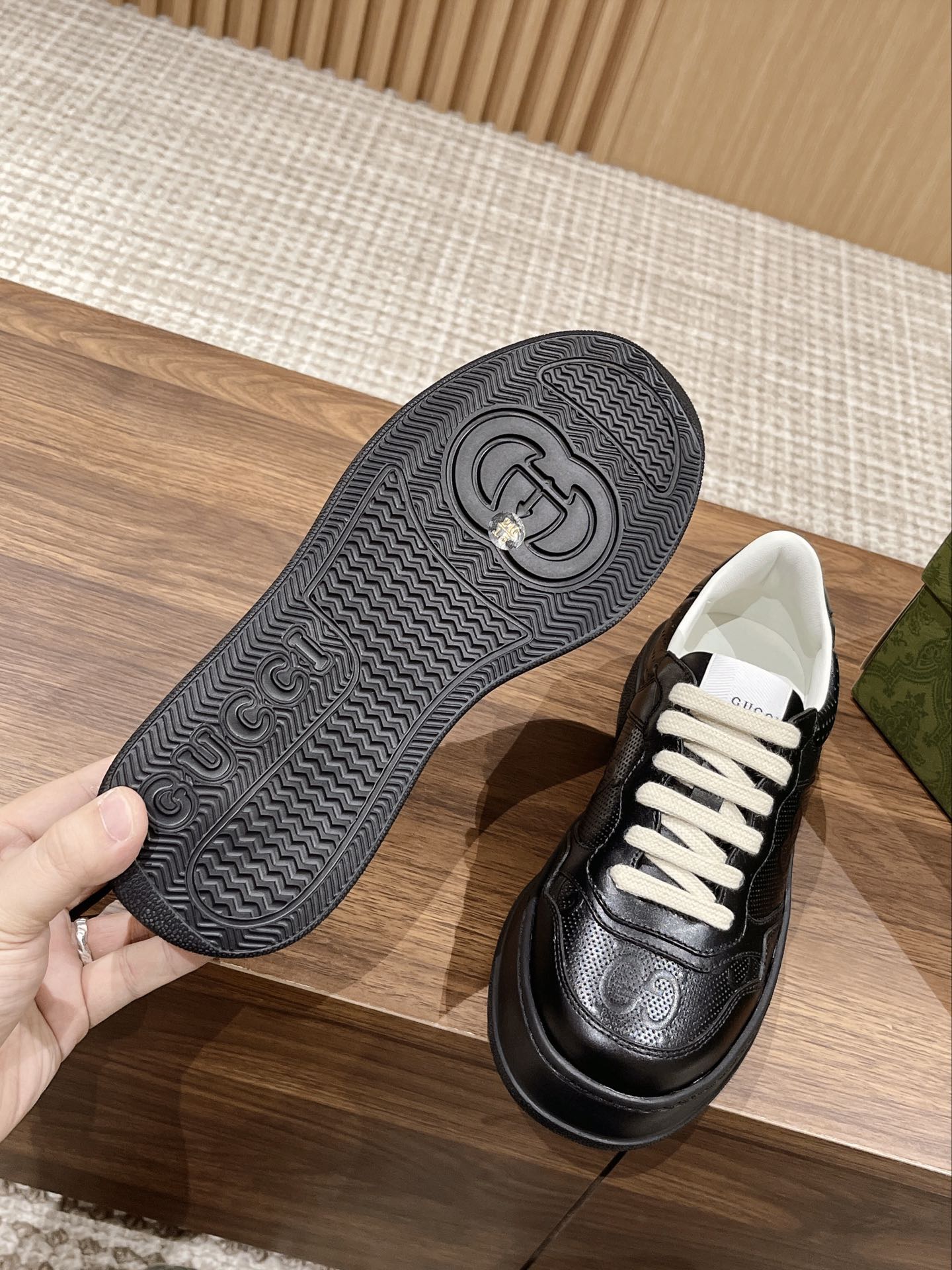 Couple's 𝐂𝐡𝐮𝐧𝐤𝐲 Gucc latest biscuit shoes