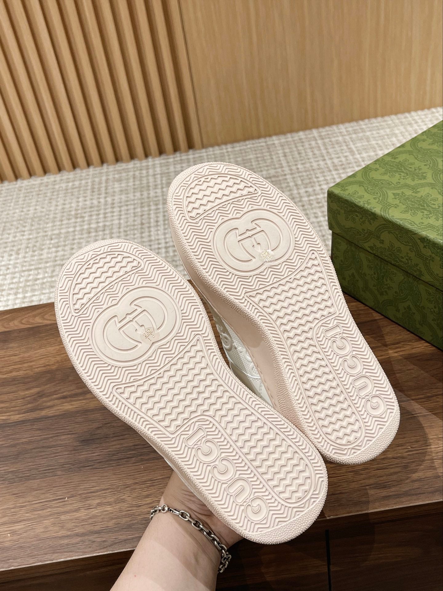 Couple's 𝐂𝐡𝐮𝐧𝐤𝐲 Gucc latest biscuit shoes