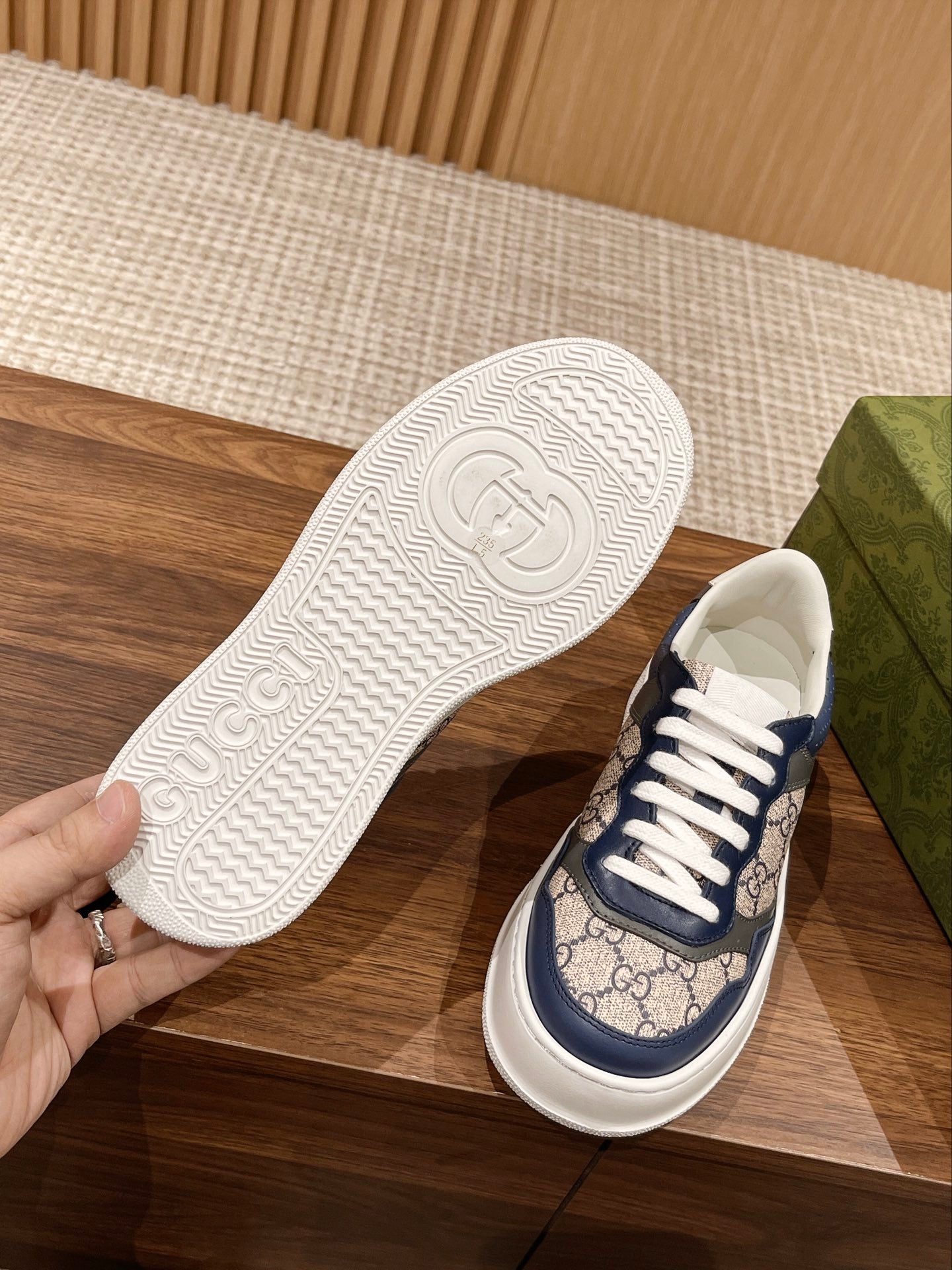 Couple's 𝐂𝐡𝐮𝐧𝐤𝐲 Gucc latest biscuit shoes