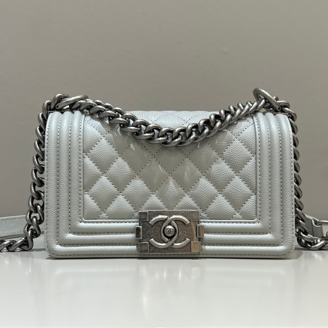 CH SMALL BOY HANDBAG 20 Small Grained Calfskin Elephant Gray