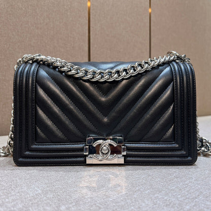 CH BOY HANDBAG 25 Small Grained Calfskin V Pattern Black
