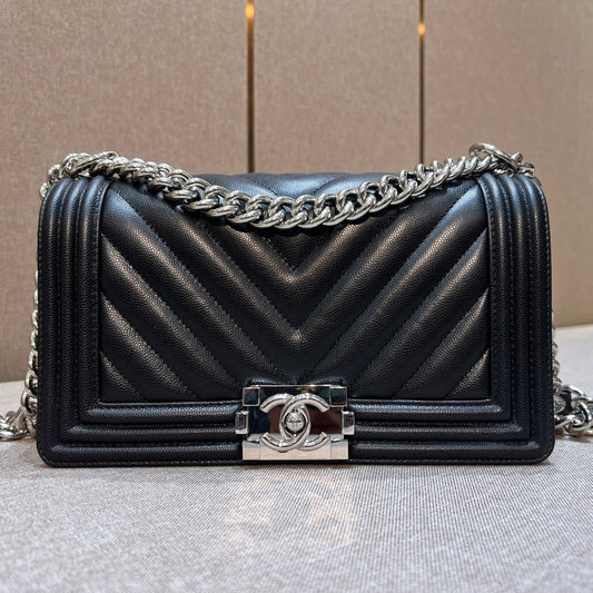 CH BOY HANDBAG 25 Small Grained Calfskin V Pattern Black