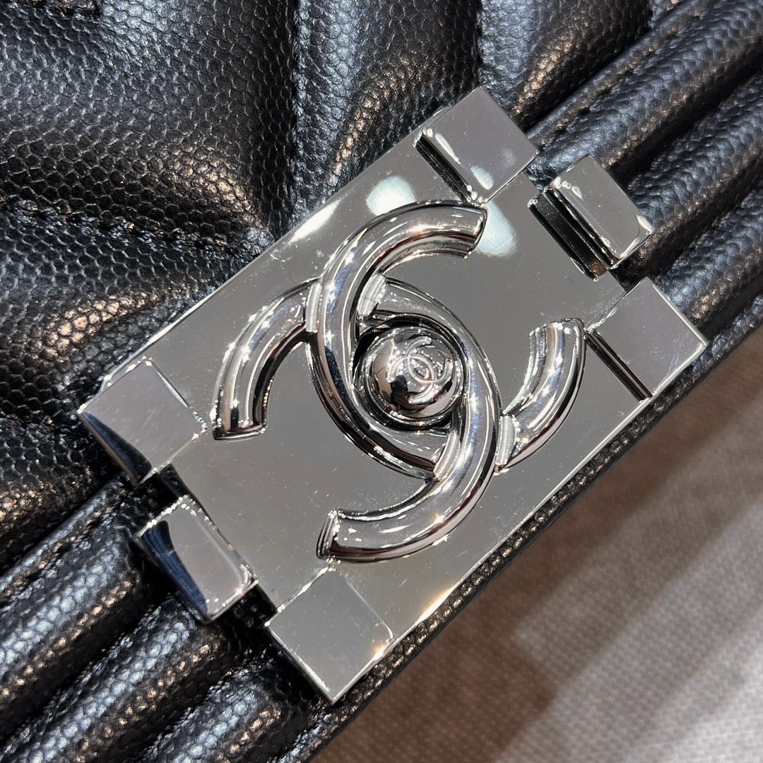CH BOY HANDBAG 25 Small Grained Calfskin V Pattern Black