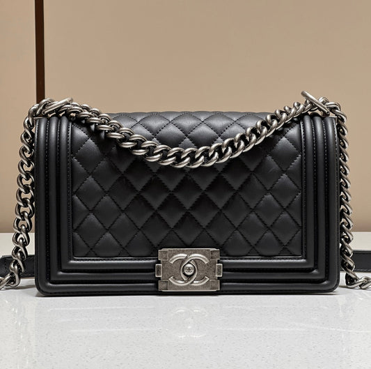 CH BOY HANDBAG 25 Grained Calfskin Black