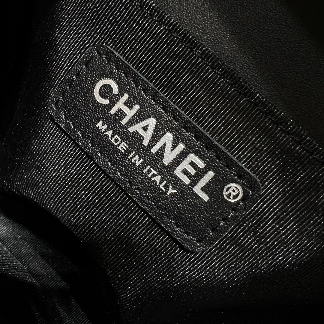 CH BOY HANDBAG 25 Grained Calfskin Black