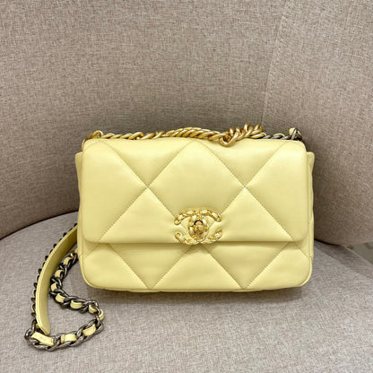 CH 19 HANDBAG 26  Lambskin Chicken Yellow