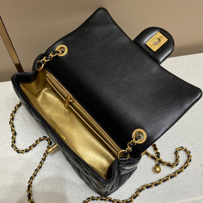 CH CF20 Golden Globe CLASSIC HANDBAG  Lambskin Black
