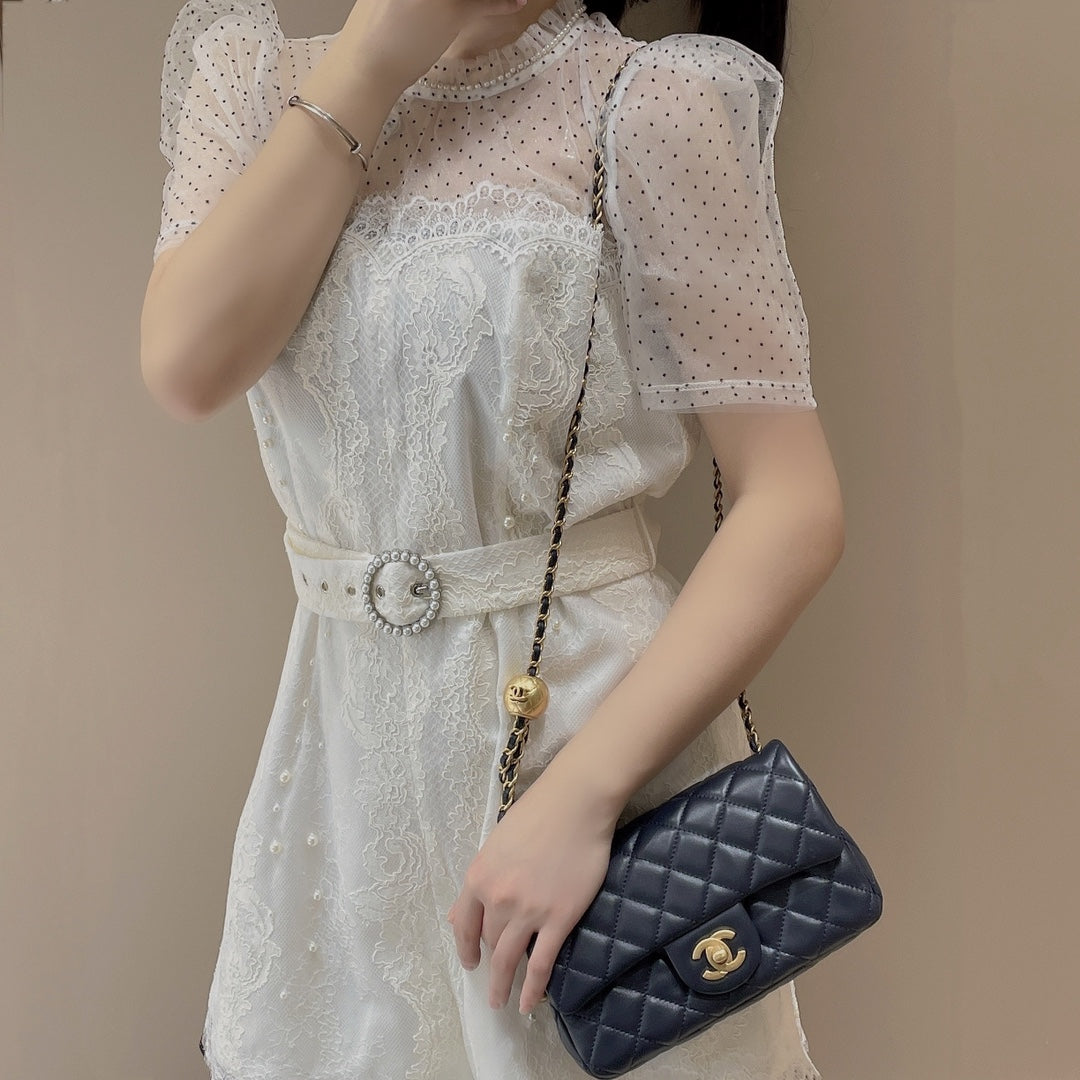 CH CF20 Golden Globe CLASSIC HANDBAG  Lambskin Rose Red