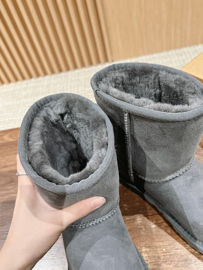 Classic mid-calf snow boots