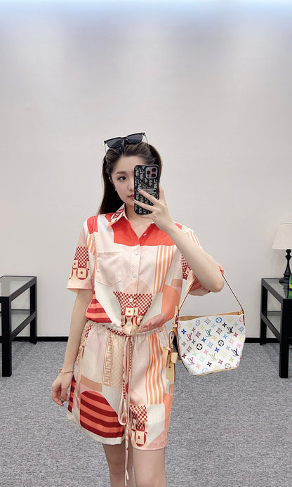 F*♥2025 new products are on sale Contrast color short-sleeved shirt and shorts set