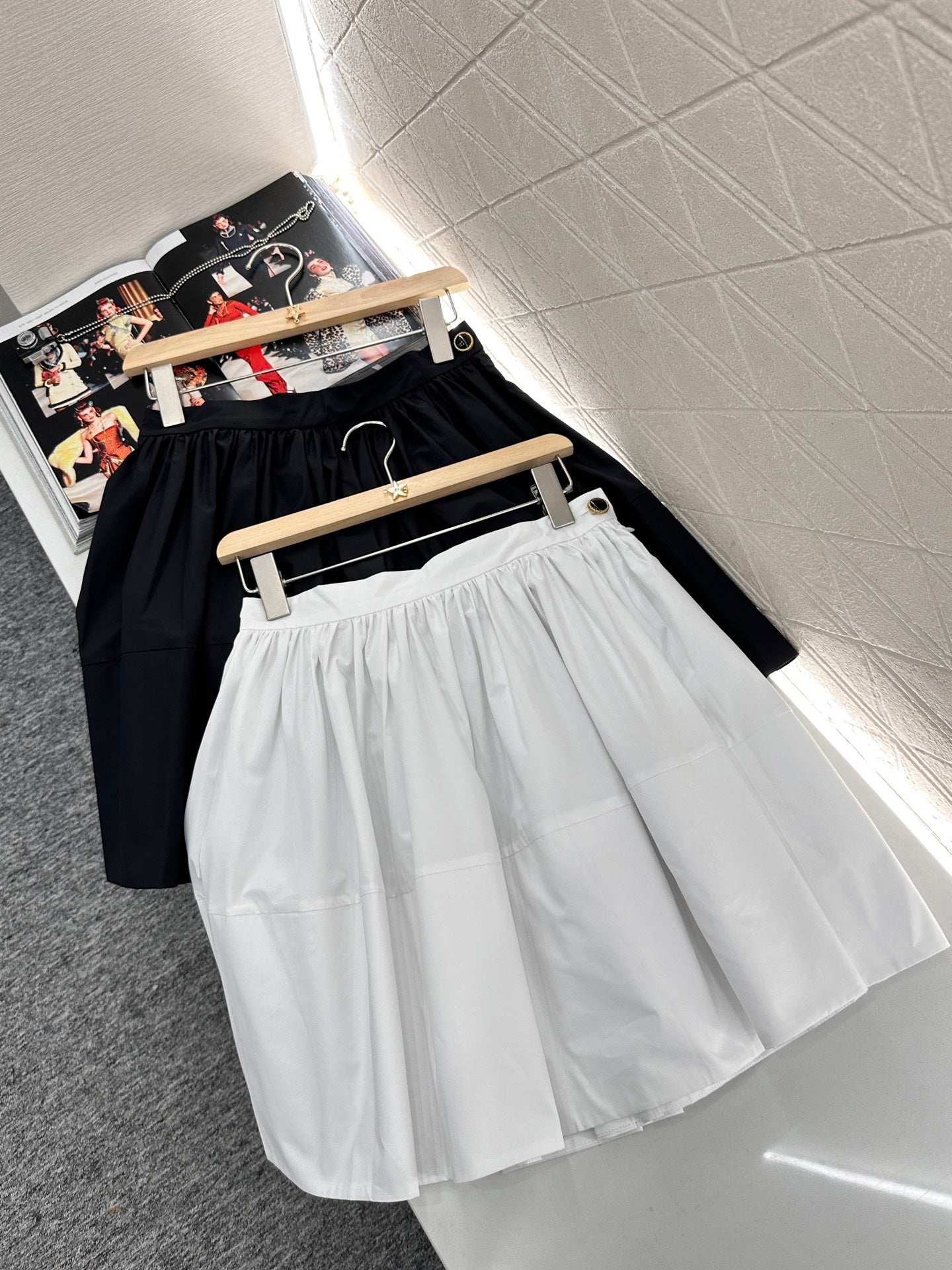 Louis*♥2025 new product Waist-length umbrella skirt
