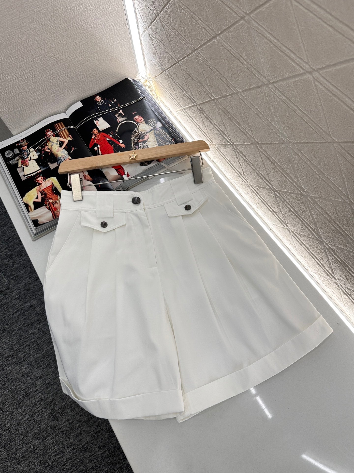 Louis*♥2025 new products Pleated shorts