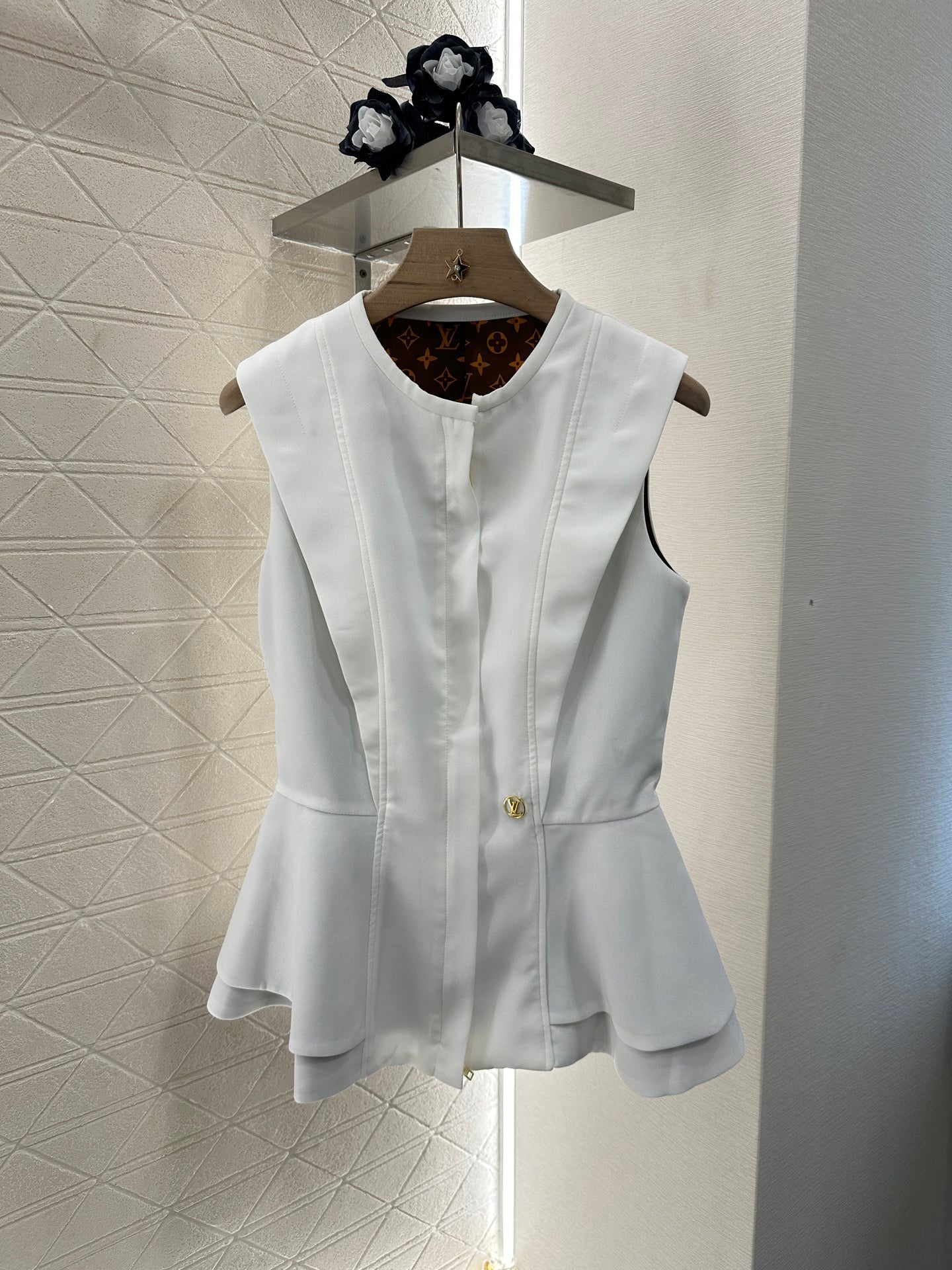 ♥L*♥2025 new product Lace sleeveless top