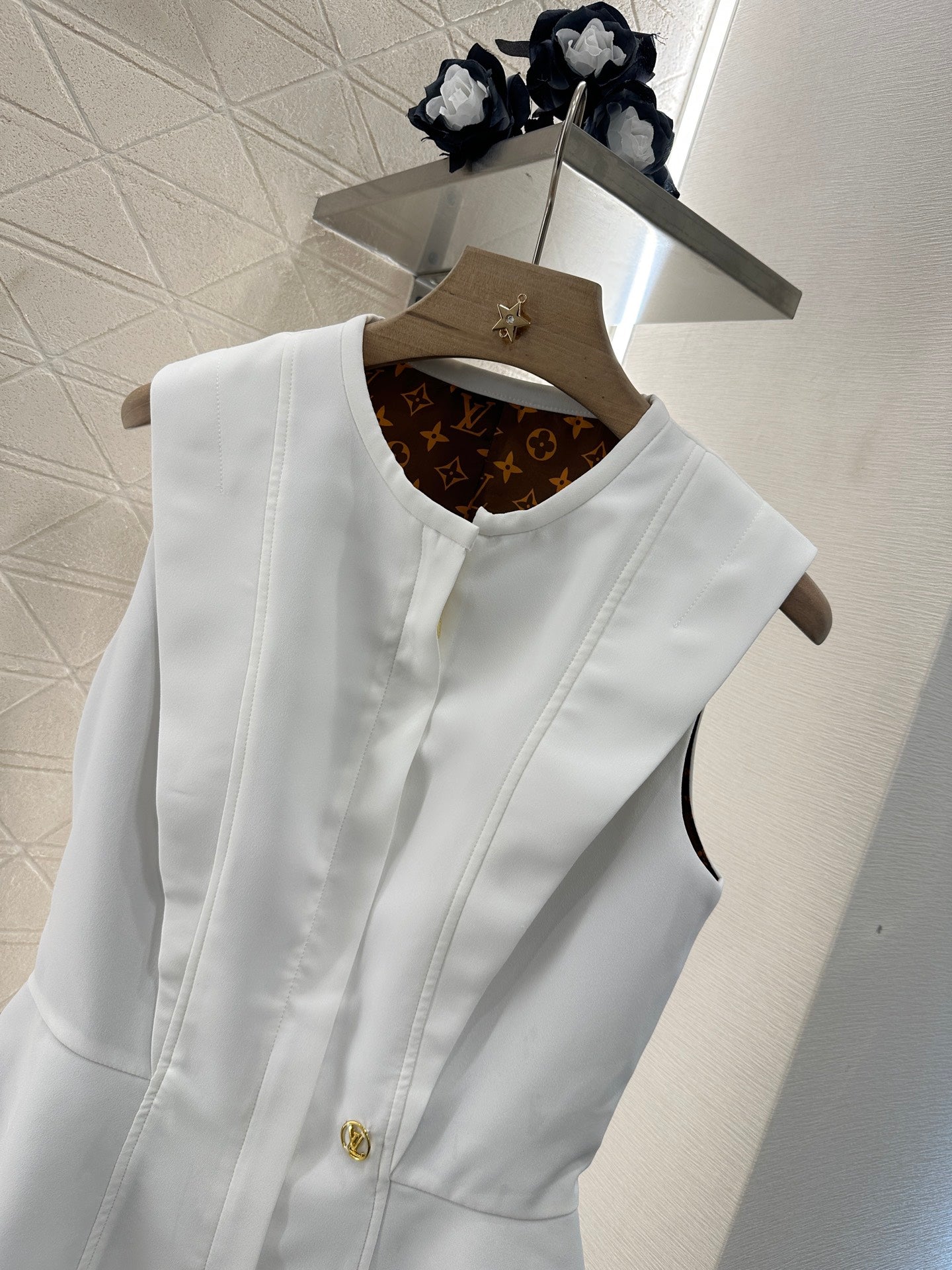 ♥L*♥2025 new product Lace sleeveless top